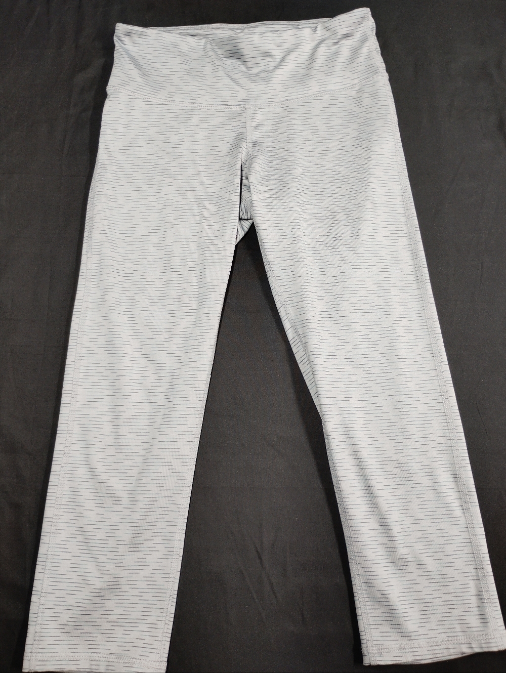 Light Gray Athletic Leggings with Subtle Heathered Stripe